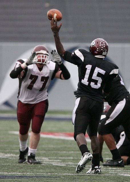 米兰总比分1-2费耶诺德被淘汰，圣地亚哥破旧主，特奥染红.